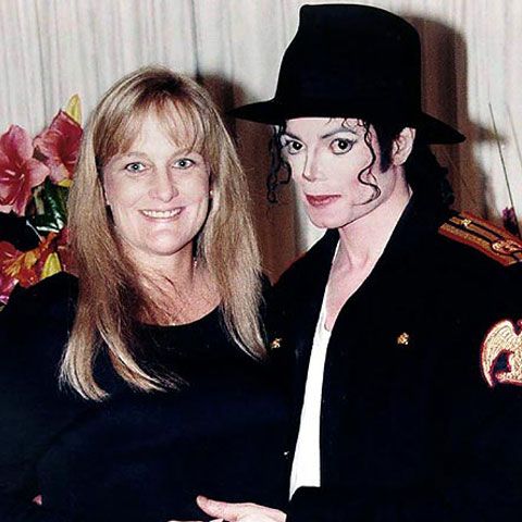 Debbie Rowe, mama copiilor lui Michael Jackson, poate obţine custodia dacă doreşte