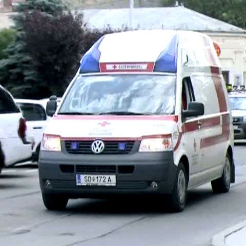 O ambulanţă din Austria a fost plimbată prin Târgu Jiu de la un spital la altul