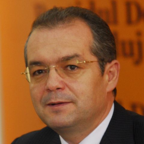Premierul Emil Boc a mers, vineri noapte, la Biserica Armenească