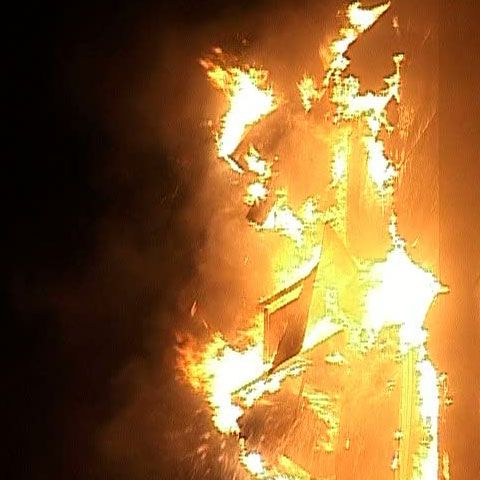 Incendiul din zona Armenească ar fi fost produs din cauza ploii, susţine Poliţia Capitalei