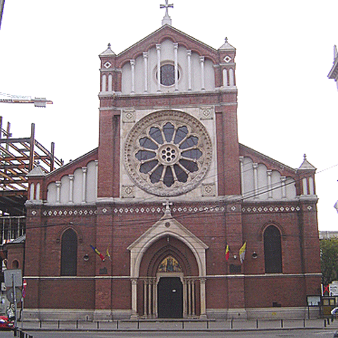 Lucrările la turnul de lângă Catedrala romano-catolică din Bucureşti pot fi reluate