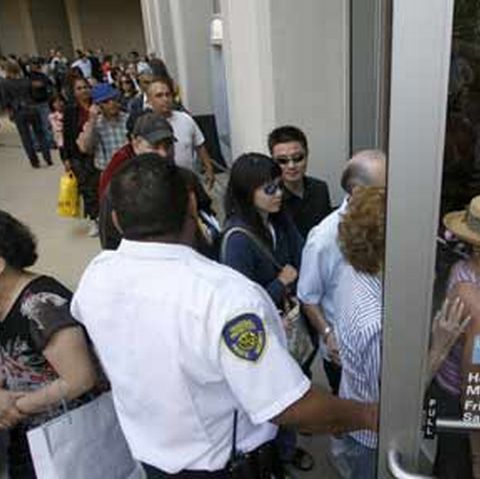 BCR solicită clienţilor să vină la bancă pentru actualizarea datelor, potrivit cerinţelor BNR