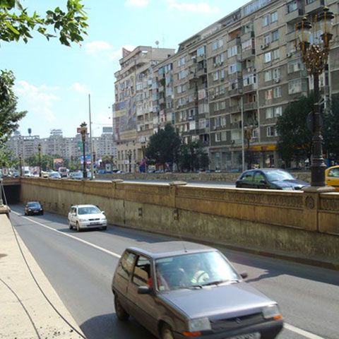 Circulaţia a fost restricţionată pe benzile exterioare din pasajul Unirii începând din 30 iunie