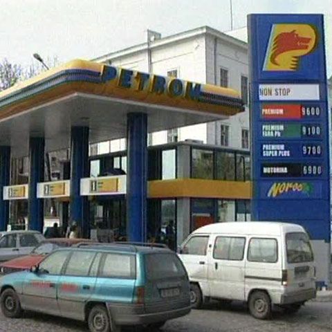 De marţi, Petrom a scumpit benzina cu 7 bani/litru