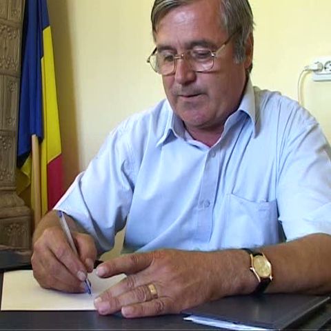 Primarul unei comune din Vâlcea îşi ia concediu fără plată în semn de solidaritate