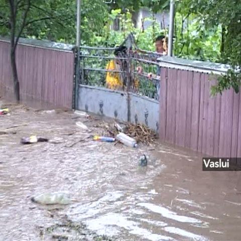 Judeţele Bacău, Suceava şi Vaslui au fost grav afectate de furtuni