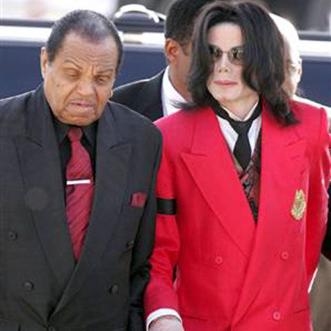 Michael Jackson îşi scosese tatăl din testamentul din 2002