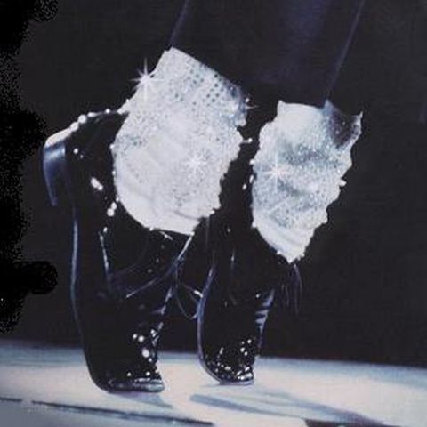 Eveniment în memoria lui Michael Jackson, la staţia de metrou Piaţa Unirii