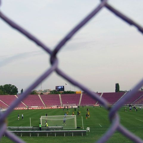 Stadionul \"Dan Păltinişanu\" se pregăteşte de Liga Campionilor