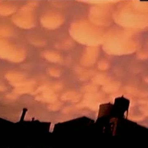 REALITATEA pe NET: Nori stranii deasupra New York-ului