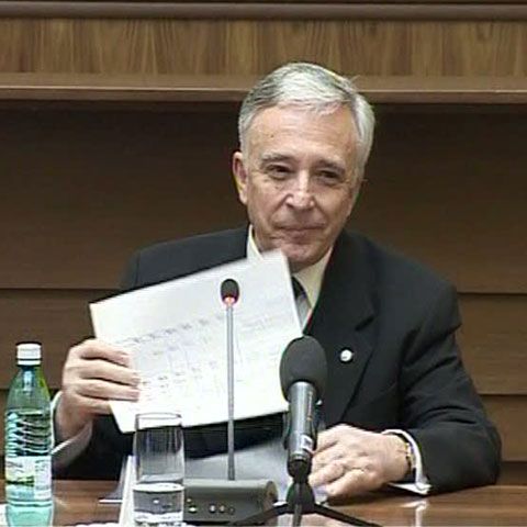 Isărescu: Creşterea TVA ar putea duce la un şoc inflaţionist