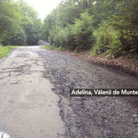 Şosea distrusă pe drumul care duce la Muntele Roşu, judeţul Prahova