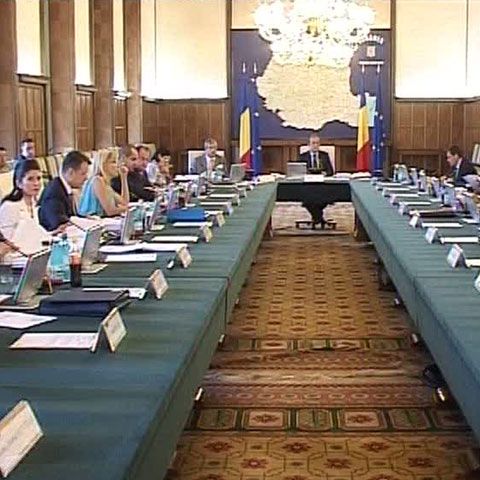 Guvernul face bilanţul la 6 luni. Tot miercuri, premierul a anunţat al doilea plan de măsuri anticriză