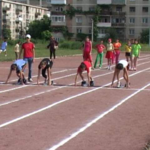 Trei elevi din Galaţi s-au accidentat în timpul probei de educaţie fizică de la Bacalaureat