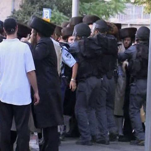 Sute de evrei ultraortodocşi au protestat la Ierusalim faţă de deschiderea unei parcări 