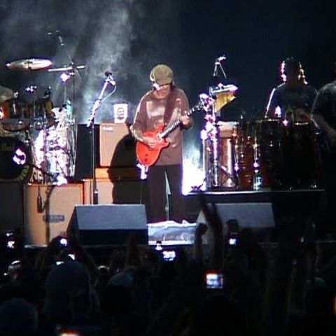 Santana, în concert la Bucureşti: "Fuck George Bush!"