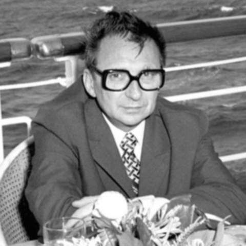 Pacepa a fugit din ţară pentru că Ceauşescu l-a obligat să obţină un element pentru fabricarea bombei atomice, spune L. Hossu Longin