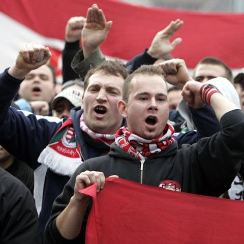 Poliţia a dispersat cu gaze lacrimogene o manifestaţie a Gărzii Maghiare