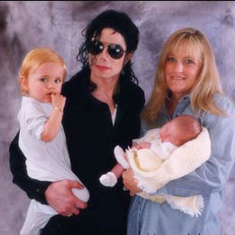 Fotografii inedite cu Debbie Rowe şi copiii acesteia cu Michael Jackson au fost făcute publice. VEZI FOTO