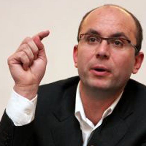 C. Guşă: Emil Boc habar nu are de economie. În jurul lui nu veţi găsi oameni calificaţi din punct de vedere economic