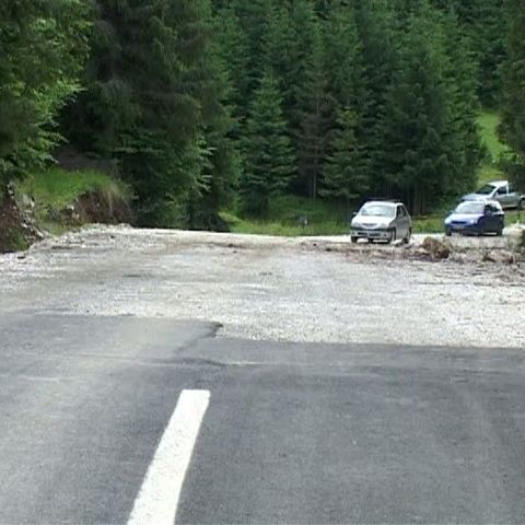 Drumul "lui Băsescu" nu a fost terminat nici după zece ani de lucrări