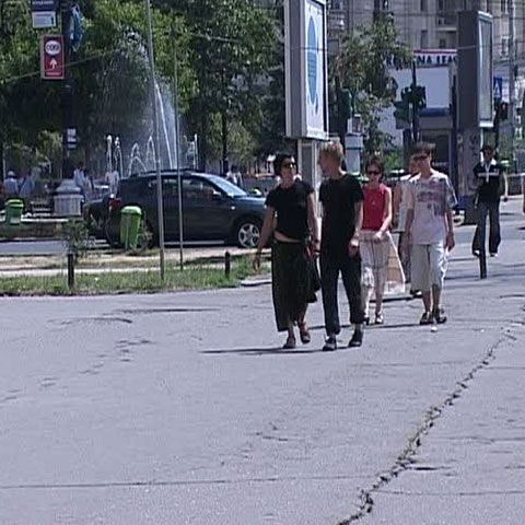 Românii au avut salarii mai mici cu 52 de lei în luna mai faţă de luna aprilie