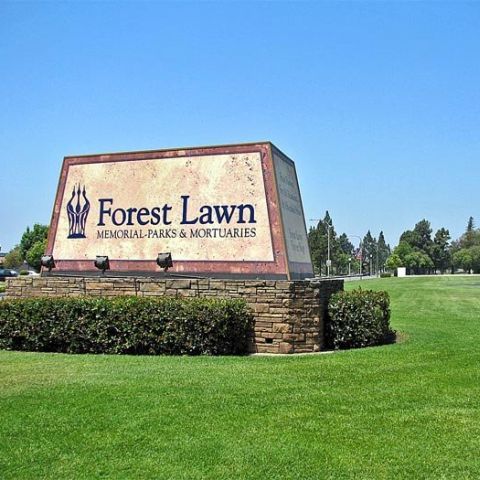 Michael Jackson urma să fie înmormântat alături de Bette Davis, Michael Hutchence sau Andy Gibbs