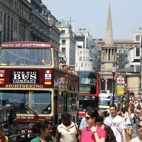 Partea cea mai dură a recesiunii din Marea Britanie a trecut, consideră Camerele Britanice de Comerţ