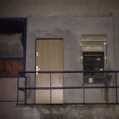 Sediul PD-L din Fieni a luat foc în urma unei tentative eşuate de spargere a bancomatului din interior