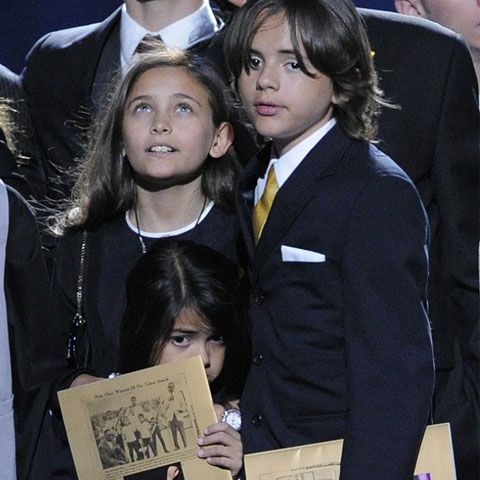 Clanul Jackson strânge rândurile în jurul copiilor megastarului
