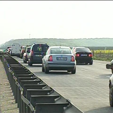 Traficul pe A2, spre litoral, se desfăşoară cu greutate