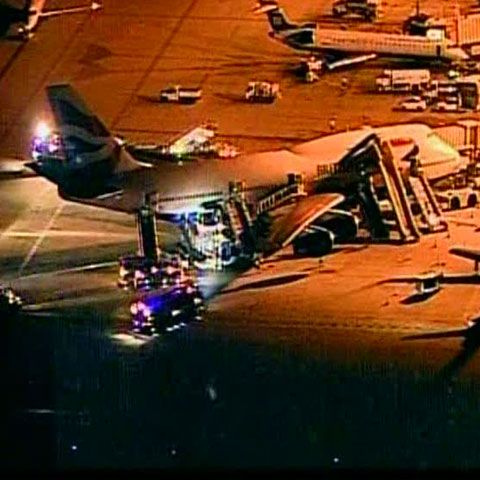 Pasagerii unui avion au fost evacuaţi pe aeroportul Phoenix, din SUA