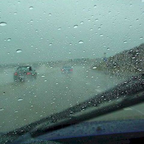 Trei accidente grave, în mai puţin de 24 de ore pe DN1, din cauza neadaptării vitezei la condiţiile meteo