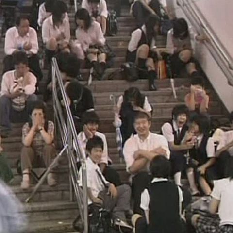 Angajaţii japonezi din transporturi vor fi obligaţi să zâmbească tot timpul