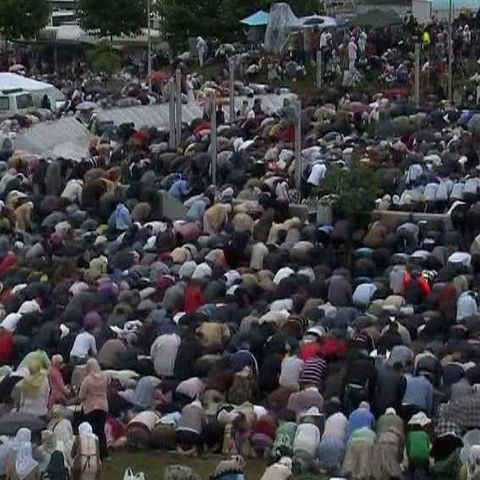 20.000 de oameni au fost prezenţi la comemorarea masacrului de la Srebrenica