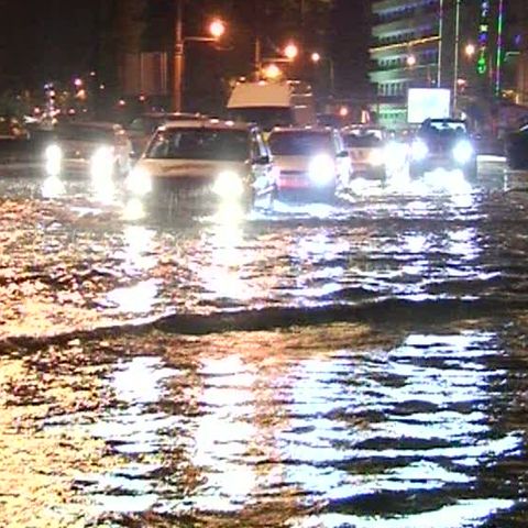 MAI: 565 de gospodării şi instituţii publice din 12 judeţe şi din Capitală au fost inundate în urma precipitaţilor abundente