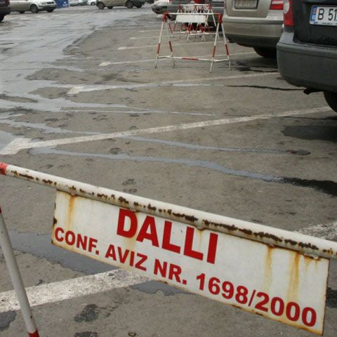 Parcările din Capitală, motiv de război între societatea Dalli şi Primăria Bucureşti