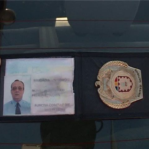 Trei presupuşi poliţişti antidrog au fost reţinuţi după ce au furat 14.000 de euro