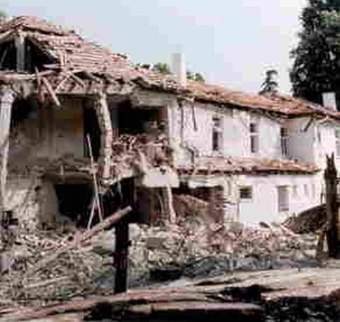 Doi răniţi într-o explozie produsă într-un oraş sârb cu populaţie majoritar albaneză