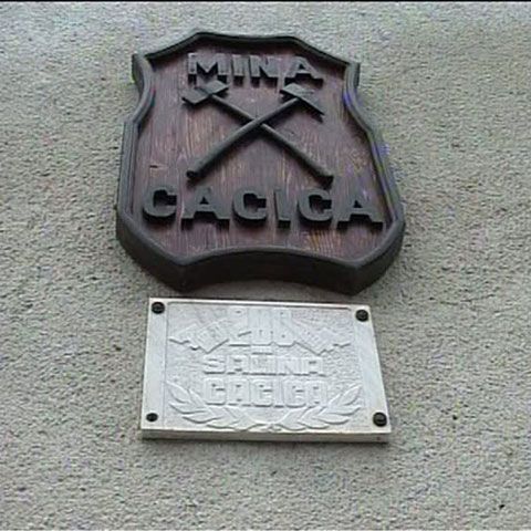 Salina Cacica este unică prin galeriile sale săpate manual 