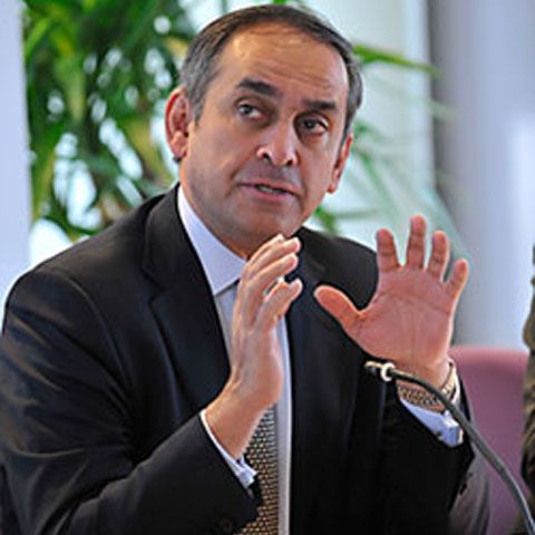 Un al 13-lea membru al guvernului britanic demisionează