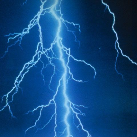 Austria - 21 de persoane au fost rănite după ce au fost lovite de fulger pe un teren de fotbal