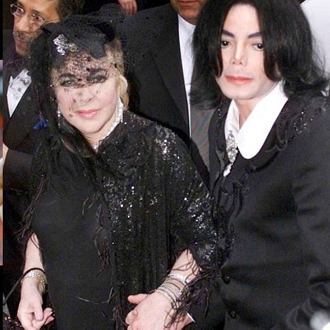 Elizabeth Taylor s-a internat în spital, pentru a-şi reveni după moartea lui Michael Jackson