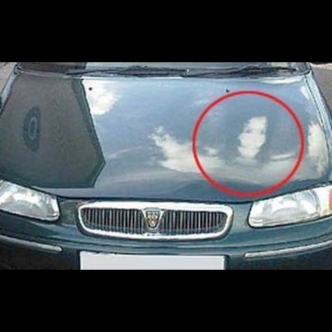 Fantoma lui Michael Jackson pe o maşină - FOTO