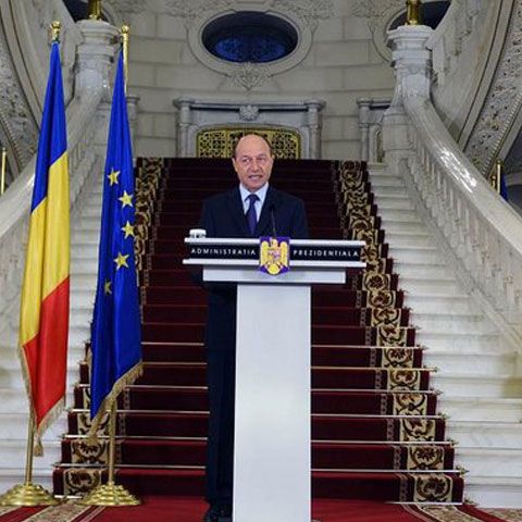 Băsescu spune că şi în al doilea trimestru al anului se înregistrează creştere economică negativă