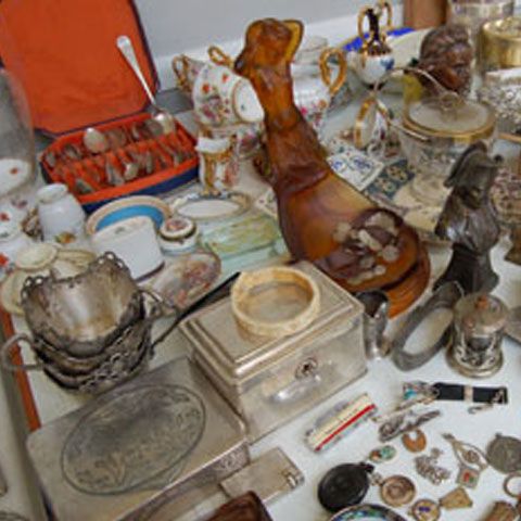 "Târgul de antichităţi" reînvie magia Bucureştiului de altădată