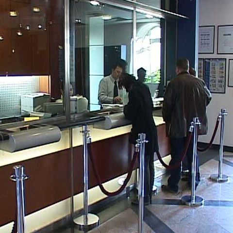 Tinerii care vor credit pentru casă nu ştiu dacă să ceară euro sau lei 