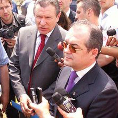 Premierul Emil Boc şi ministrul Transporturilor au inspectat lucrările la centura ocolitoare a Timişoarei