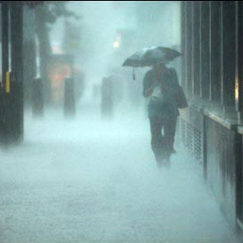 Meteorologii atenţionează că după caniculă vor urma vijelii în vest şi la munte