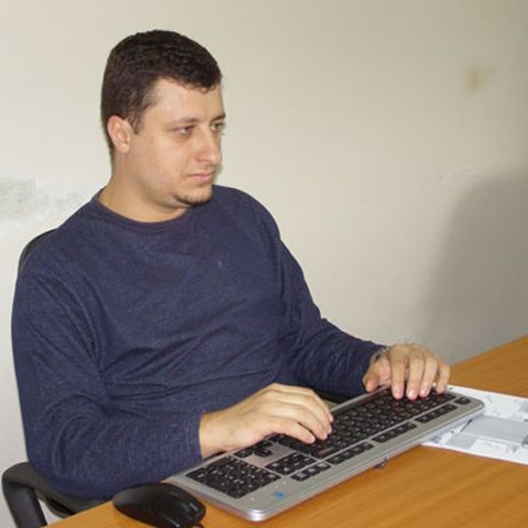 Dan Nicolaie: Huligani din toate ţările ... lăsaţi-ne!